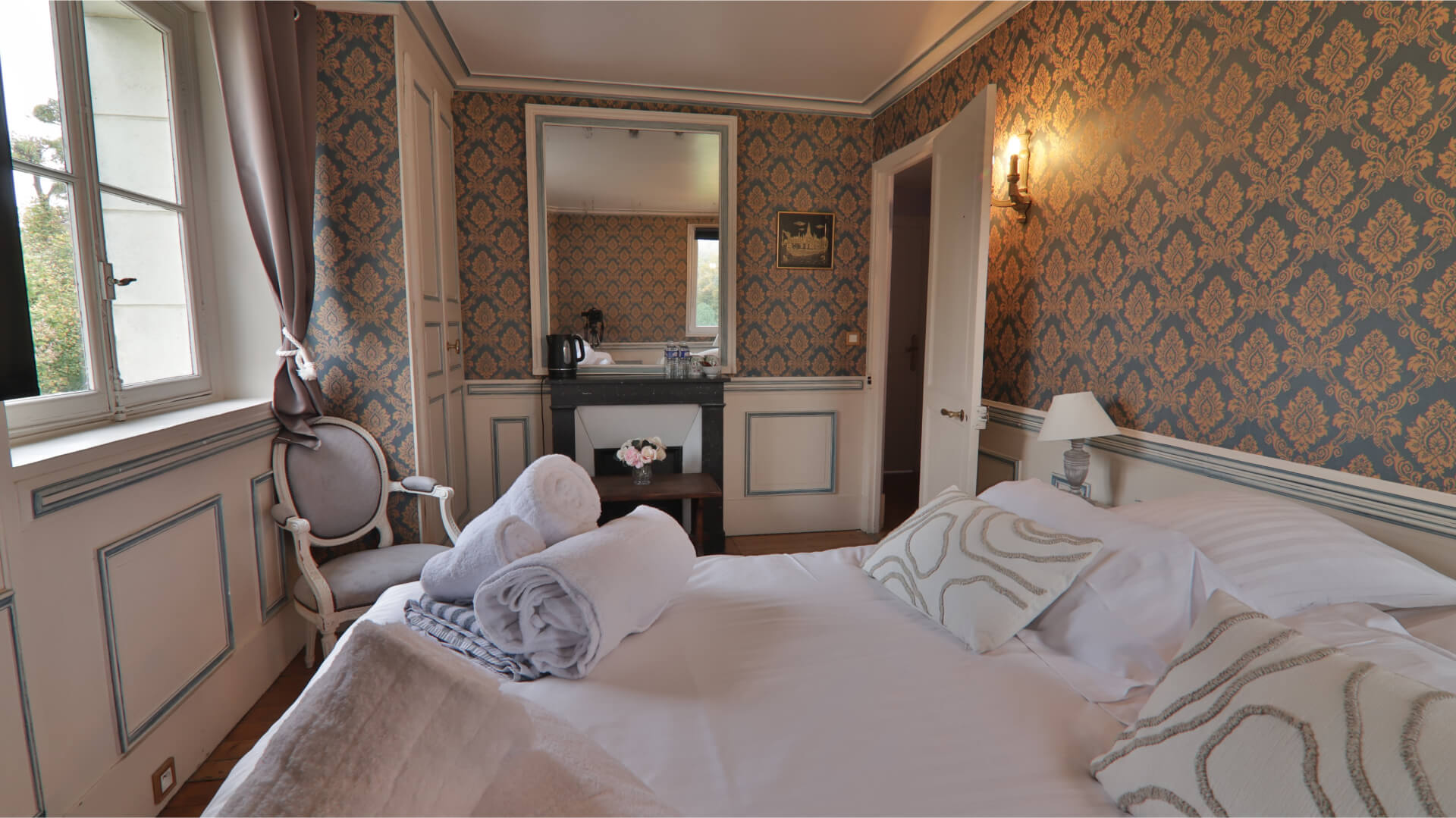 Chambre standard avec baignoire et douche